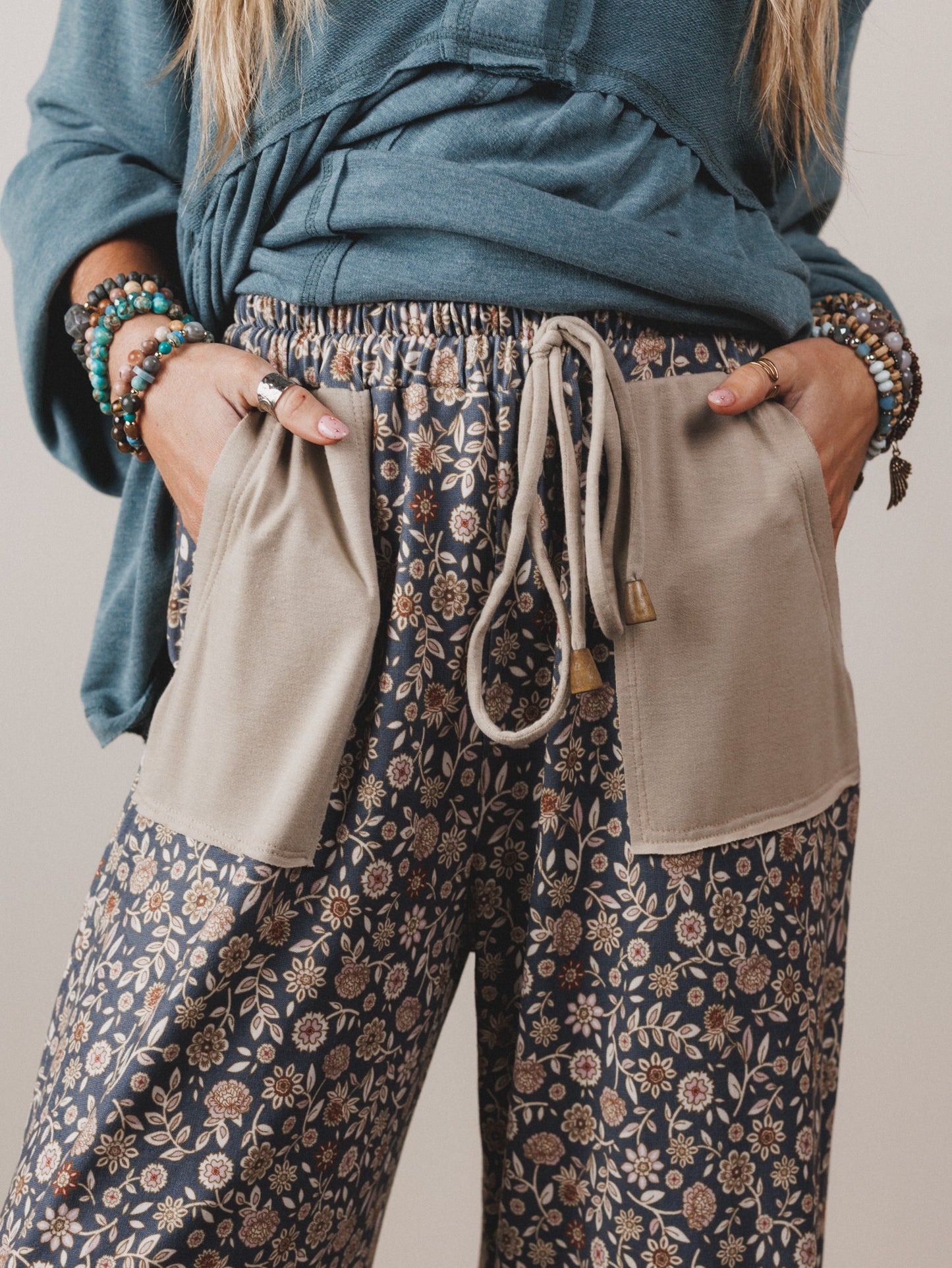 The Nest Pushing Daisies Drawstring Pants - Charcoal
