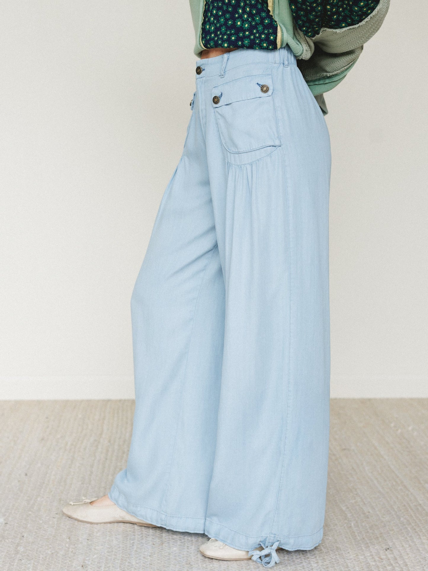 East Bay Loose Fit Cargo Jeans - Light Wash