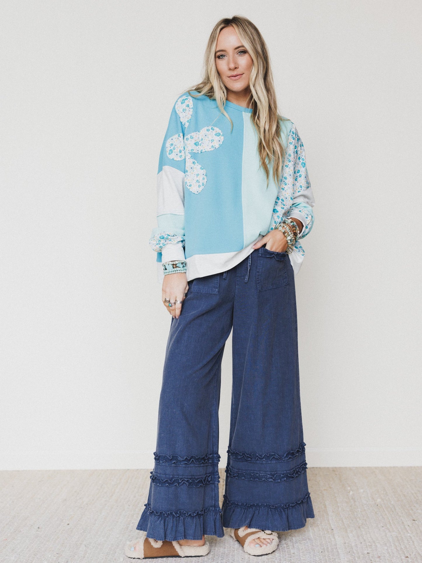 The Nest Pushing Daisies Pullover - Mint Aqua