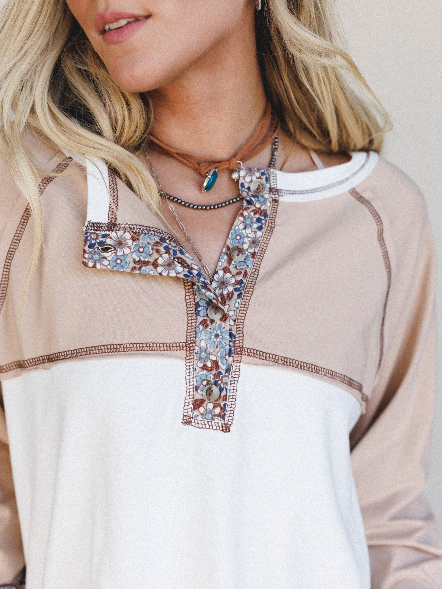 The Nest Honey Bloom Top - Taupe Off White